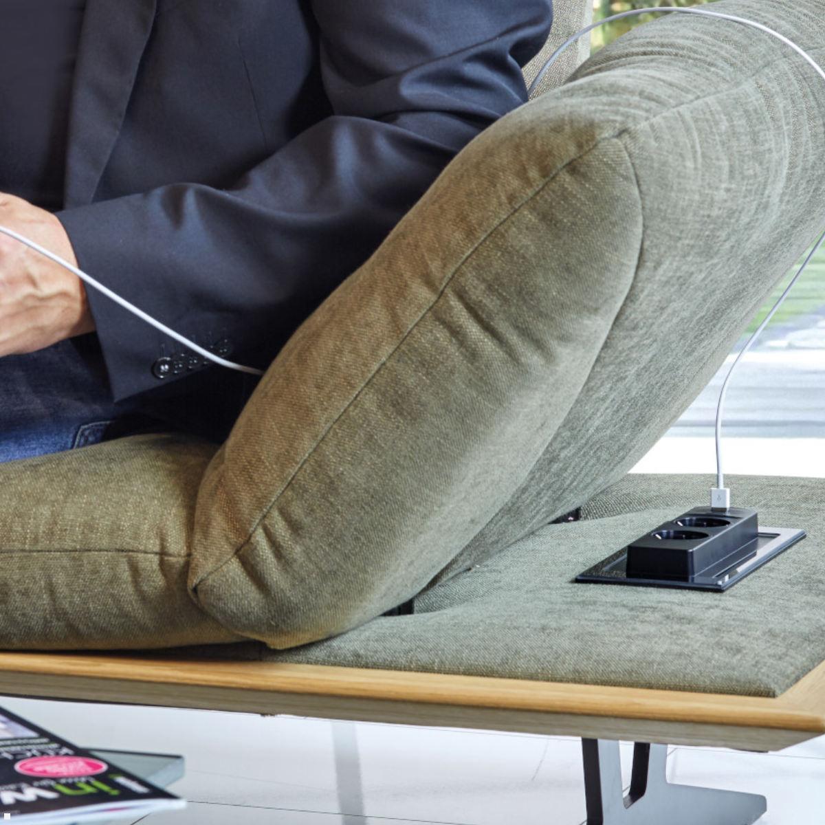 EVOLine BackFlip mit PlugFix, 2x Steckdose mit USB-C Charger, Anwendungsbeispiel