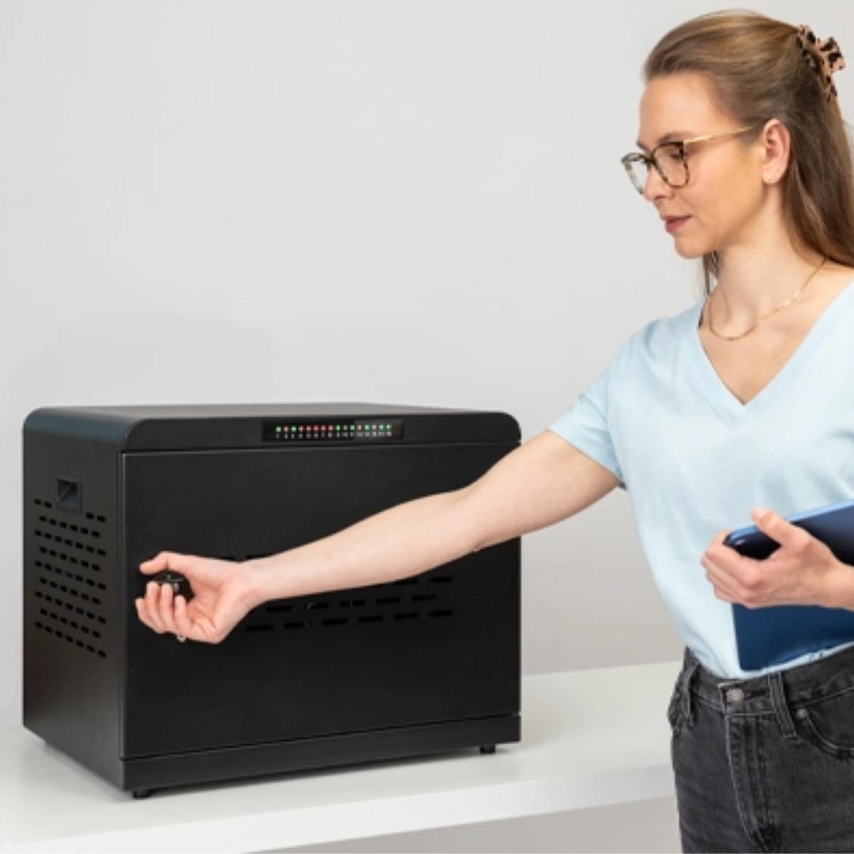 Compulocks Laptop / Tablet Ladeschrank abschließbar für 16x 15,6 Zoll Geräte, Anwendungsbeispiel Compulocks Laptop / Tablet Ladeschrank abschließbar für 16x 15,6 Zoll Geräte, Anwendungsbeispiel