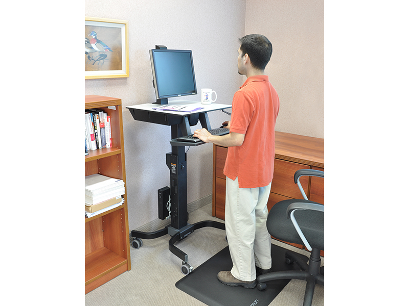 Ergotron WorkFit-C Steh-Sitz-Arbeitsplatz, Single Monitor HD (24-216-085) Anwendung Ergotron WorkFit-C Steh-Sitz-Arbeitsplatz, Single Monitor HD (24-216-085) Anwendung