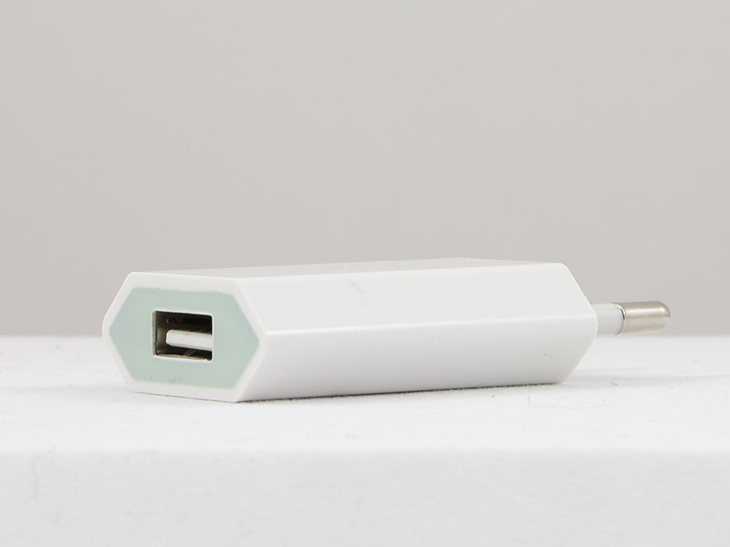 TabLines TPA002 USB Power Adapter für Apple iPhone und iPod, weiß TabLines TPA002 USB Power Adapter für Apple iPhone und iPod, weiß