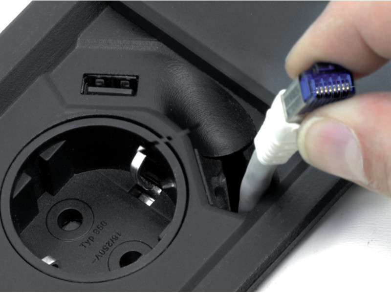 EVOline Square80 mit CAT6 Patchkabel zum Herausziehen EVOline Square80 mit CAT6 Patchkabel zum Herausziehen