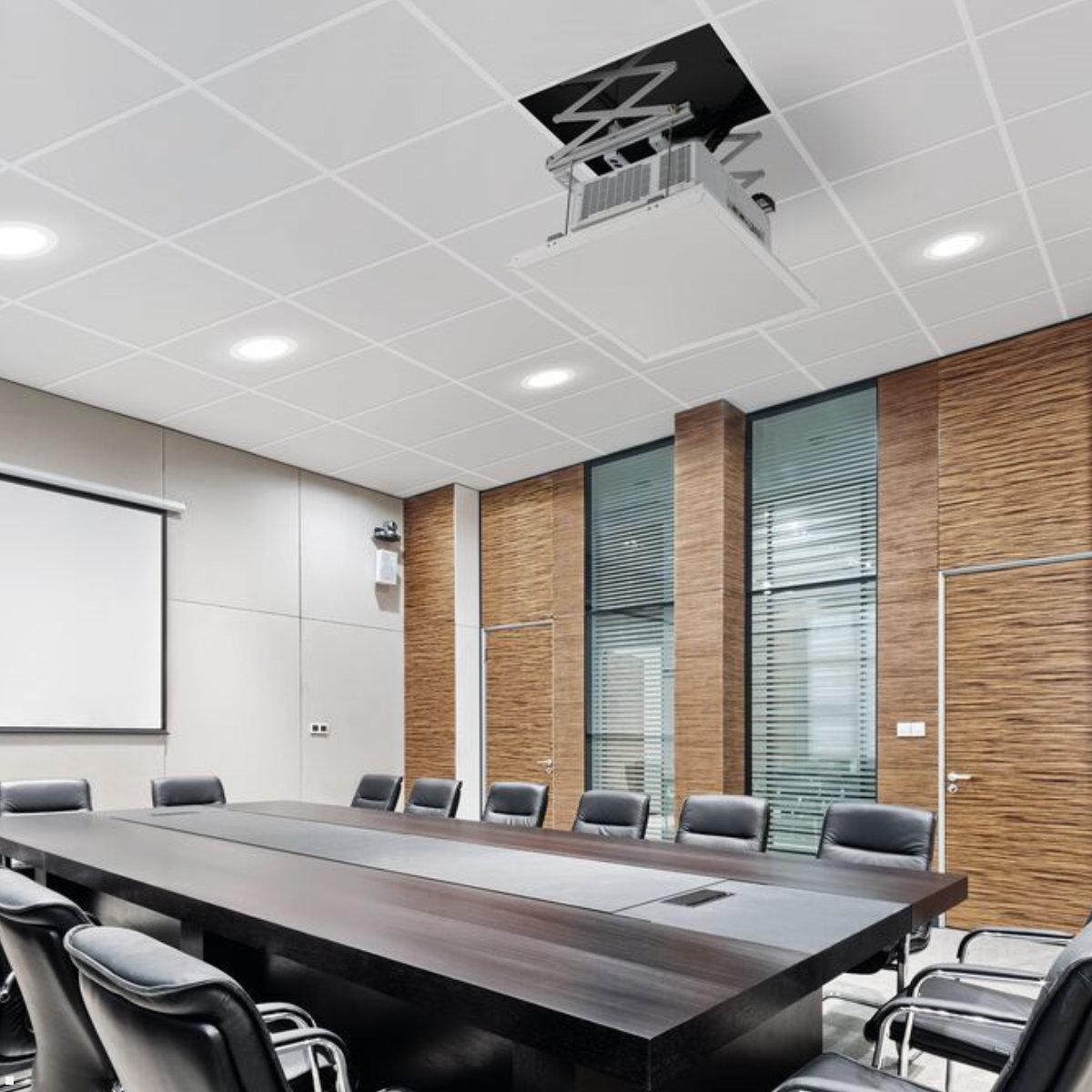 Elektrischer Beamer Deckenlift von Vogels mit 815 mm Hub, Anwendung Elektrischer Beamer Deckenlift von Vogels mit 815 mm Hub, Anwendung