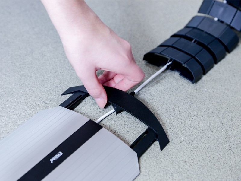 EVOline WireLane Untertischkanal 3-fach Set verkettbar grau EVOline WireLane Untertischkanal 3-fach Set verkettbar grau