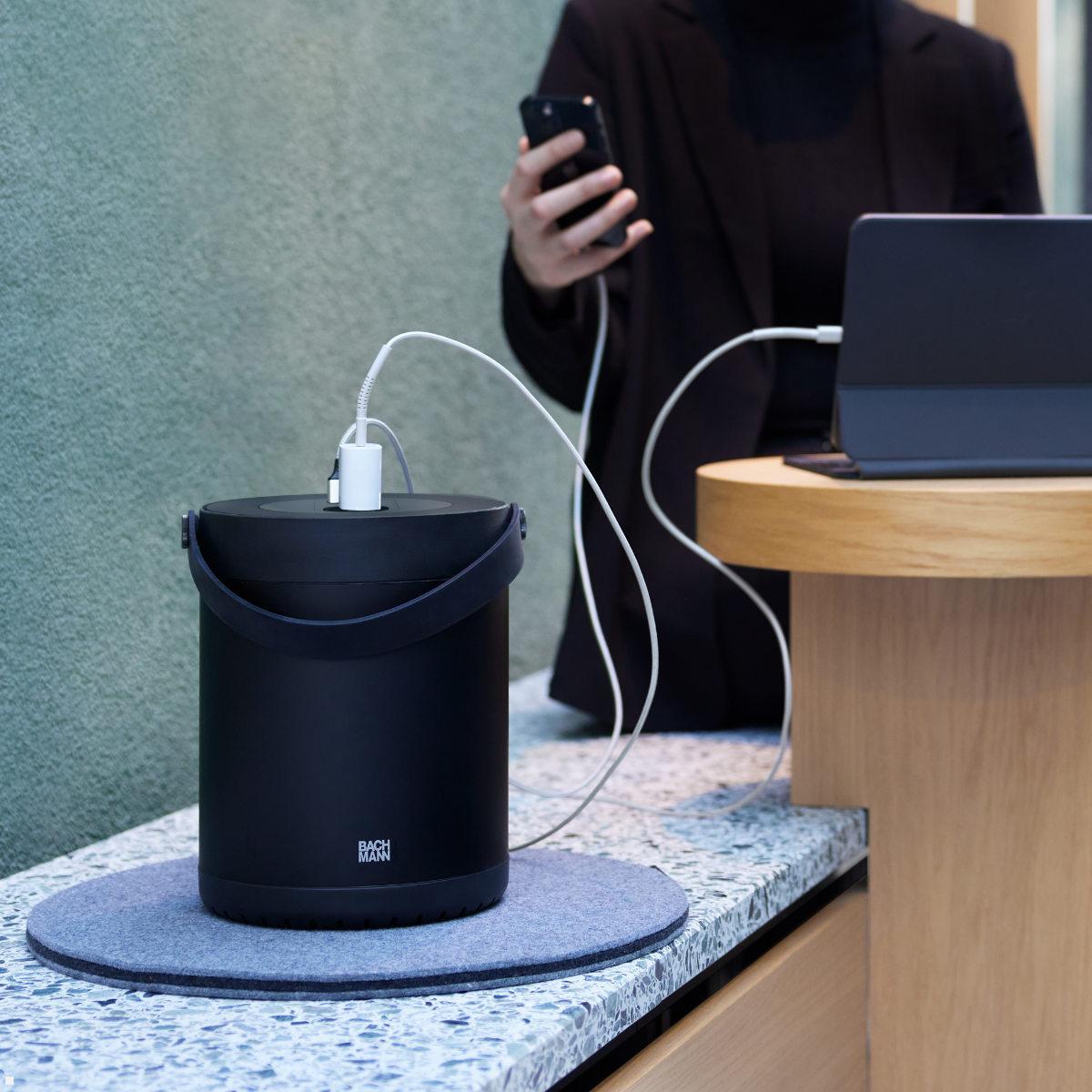 Bachmann MOV:E mit 4x USB-Charger A/C, schwarz (BM0011021), Anwendungsbild Bachmann MOV:E mit 4x USB-Charger A/C, schwarz (BM0011021), Anwendungsbild