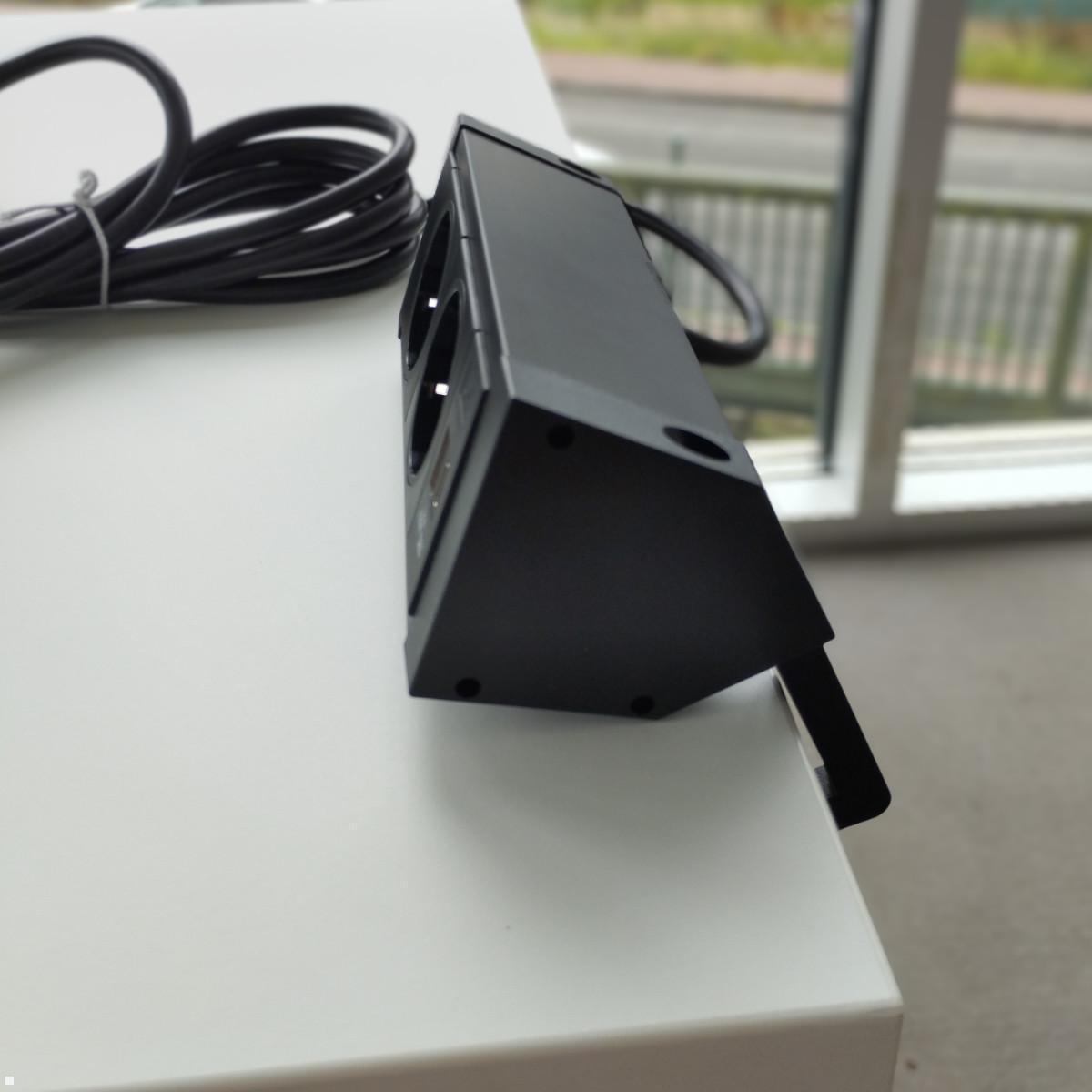 EVOline DockSquare 2-fach Steckdose 1x USB-A/C mit Befestigungszwingen, mit Netzanschluss EVOline DockSquare 2-fach Steckdose 1x USB-A/C mit Befestigungszwingen, mit Netzanschluss