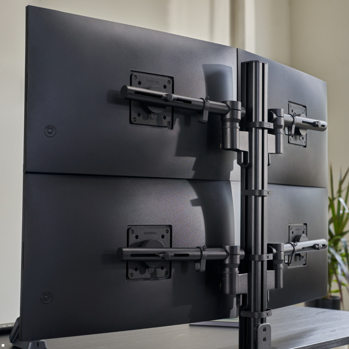 Dataflex Viewgo modular Monitorhalterung für 4 Monitore bis 32 Zoll, Anwendungsbeispiel