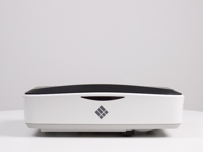 i3 Technologies interaktiver Touch Laser-Beamer mit Wandhalterung (VSV0005384) front