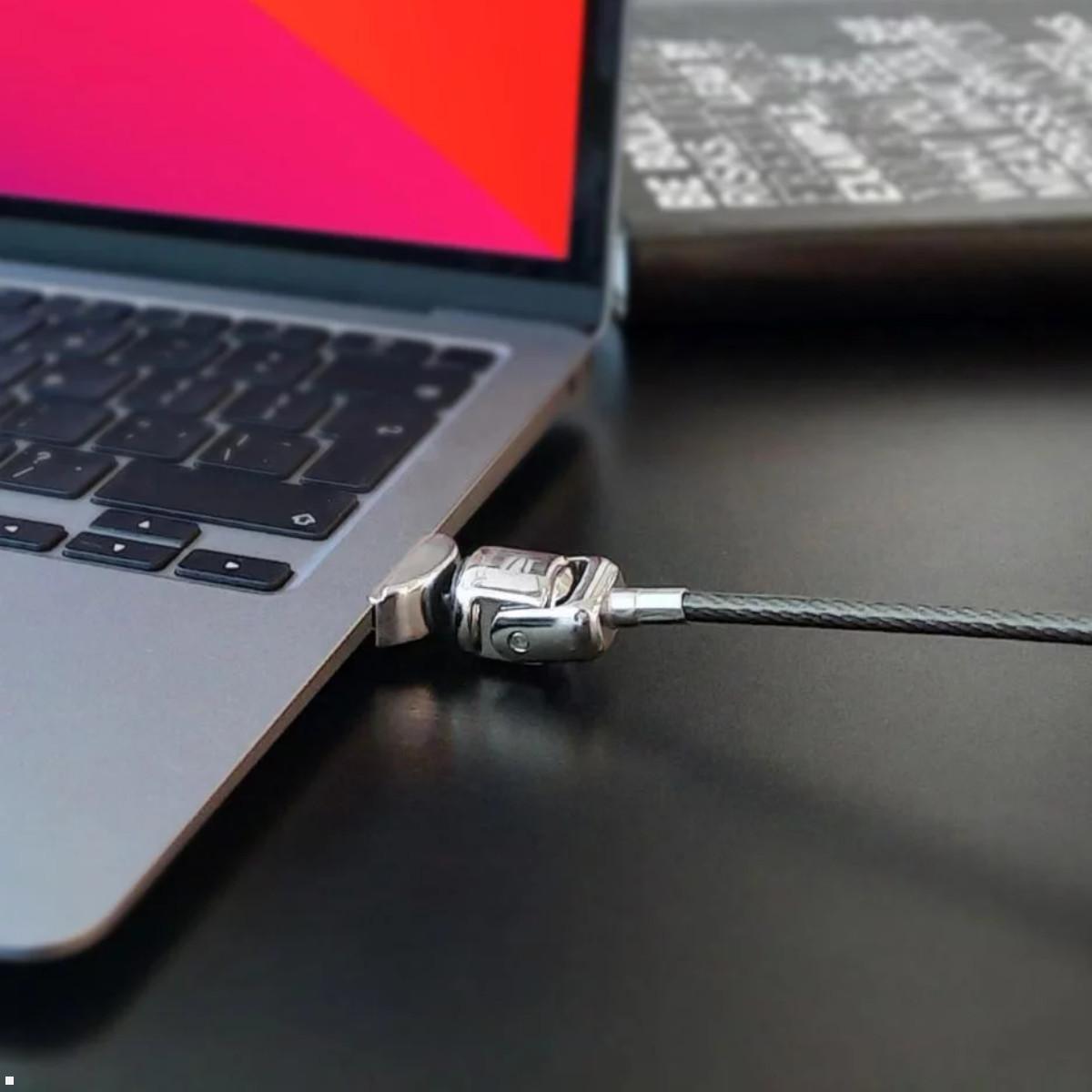 Compulocks Ledge Adapter, Kabelschloss MacBook Pro 14", Anwendungsbeispiel Compulocks Ledge Adapter, Kabelschloss MacBook Pro 14", Anwendungsbeispiel