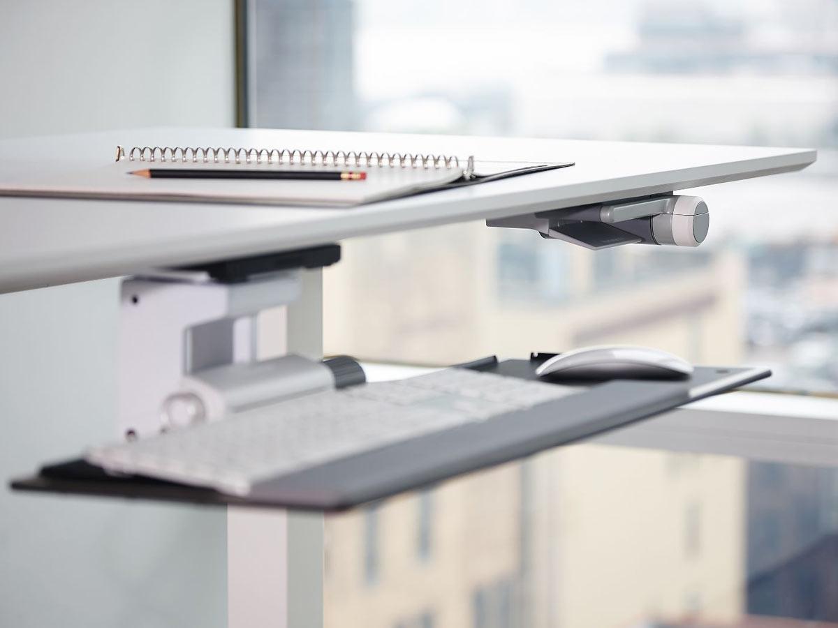 Humanscale FLOAT Steh-Sitz Arbeitsplatz / Tisch FTWR626016WHFS, silber Tastaturablage Humanscale FLOAT Steh-Sitz Arbeitsplatz / Tisch FTWR626016WHFS, silber Tastaturablage