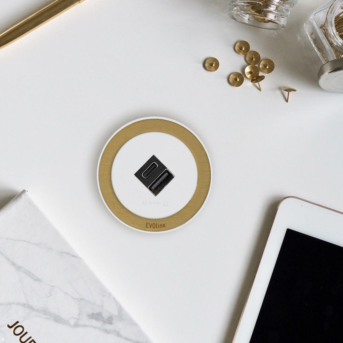 EVOline One USB-Charger A/C mit Deckel weiß, Edelstahleinleger, optionaler Zierring EVOline One USB-Charger A/C mit Deckel weiß, Edelstahleinleger, optionaler Zierring