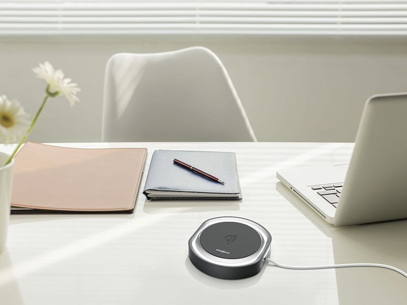 miniBatt MB-MODULAR erweiterbares Qi-Ladegerät FAST CHARGE Ansicht miniBatt MB-MODULAR erweiterbares Qi-Ladegerät FAST CHARGE Ansicht