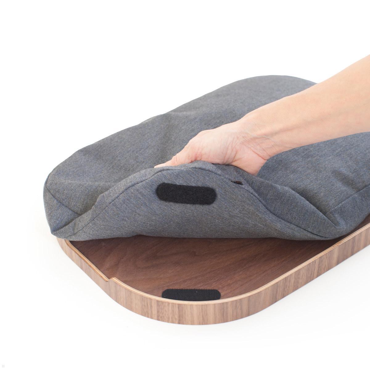 Bosign CurveLine™ Large Laptop Knietablett Laptray Rutschfest, Walnussholz, abnehmbares Kiseen
