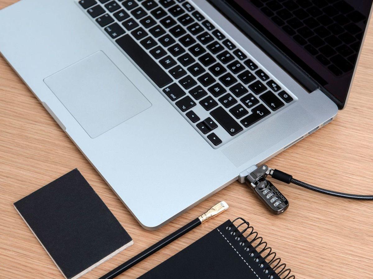 Compulocks Ledge MacBook Air Diebstahlschutz mit Zahlenschloss Anwendungsbeispiel