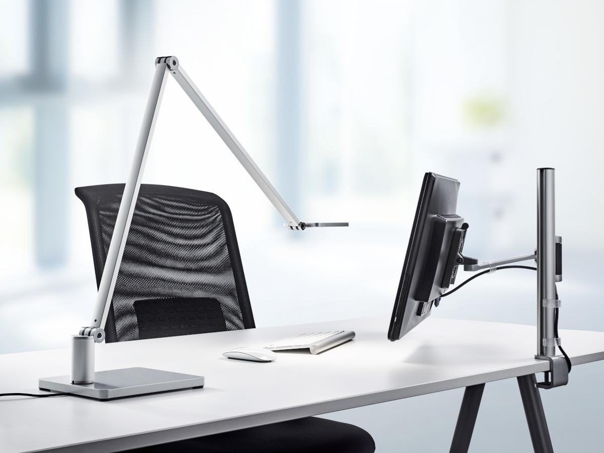 Novus Attenzia task LED Tischlampe Standfuß schwarz (740+1298+000) Anwendungsbeispiel Office Novus Attenzia task LED Tischlampe Standfuß schwarz (740+1298+000) Anwendungsbeispiel Office