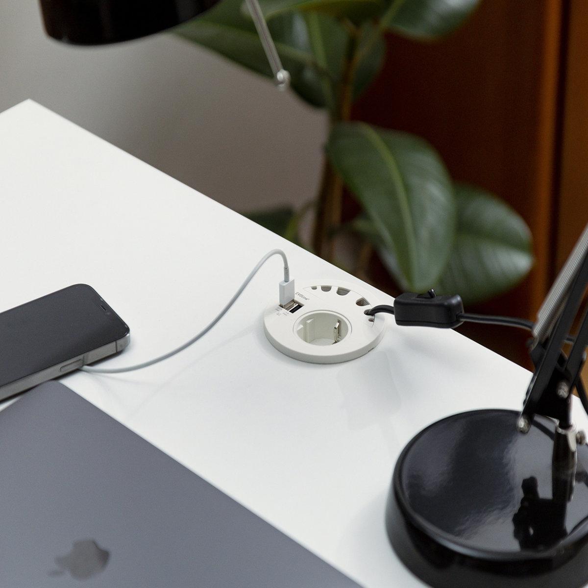 EVOline Circle80 Einbausteckdose mit USB-Charger C/C mit USB 3.0, Anwendungsbeispiel EVOline Circle80 Einbausteckdose mit USB-Charger C/C mit USB 3.0, Anwendungsbeispiel