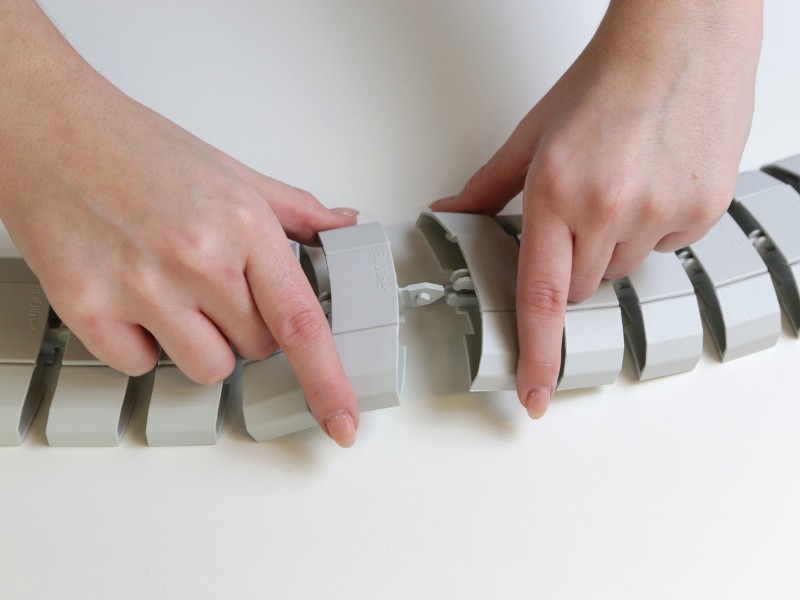 EVOline WireLane Untertischkanal 3-fach Set verkettbar grau EVOline WireLane Untertischkanal 3-fach Set verkettbar grau