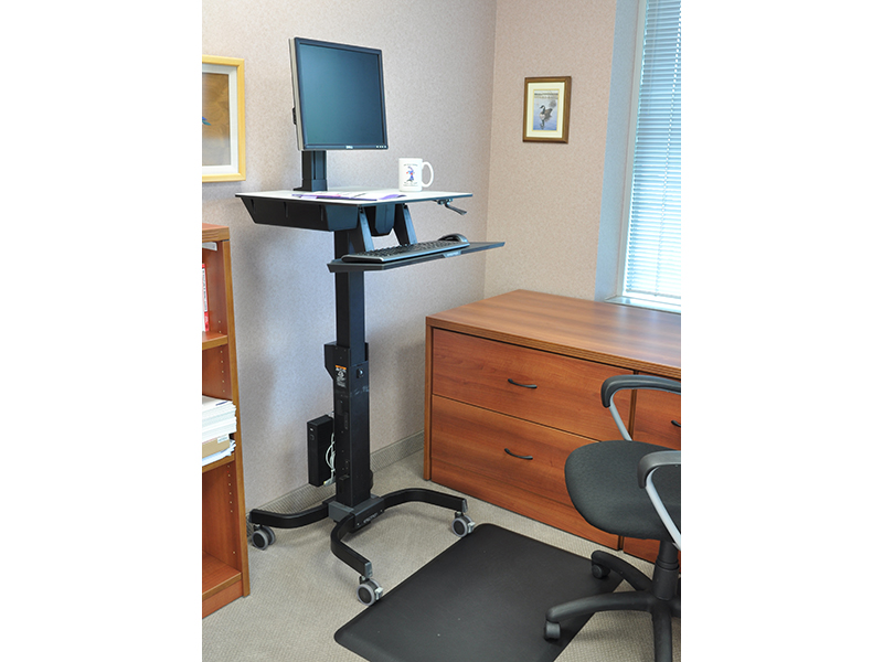 Ergotron WorkFit-C Steh-Sitz-Arbeitsplatz, Single Monitor HD (24-216-085) höhenverstellbar Ergotron WorkFit-C Steh-Sitz-Arbeitsplatz, Single Monitor HD (24-216-085) höhenverstellbar