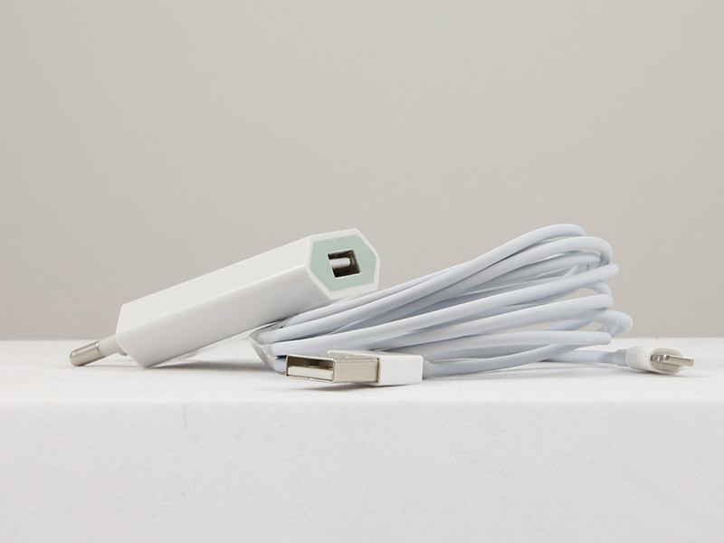 TabLines TPA002 USB Power Adapter für Apple iPhone und iPod, weiß TabLines TPA002 USB Power Adapter für Apple iPhone und iPod, weiß