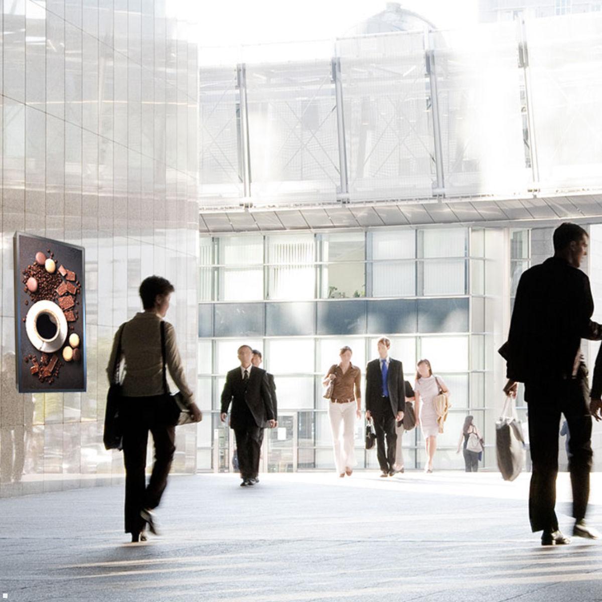 Distec BLO-Line A1 Brandschutz Monitor 42 Zoll VideoPoster Blende quer (DS-92-124Q) Bahnhofshalle